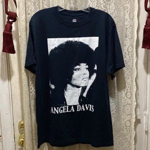 WOW! YES! THE ICONIC! ANGELA DAVIS! RARE! COLLECTIBLE! T-SHIRT